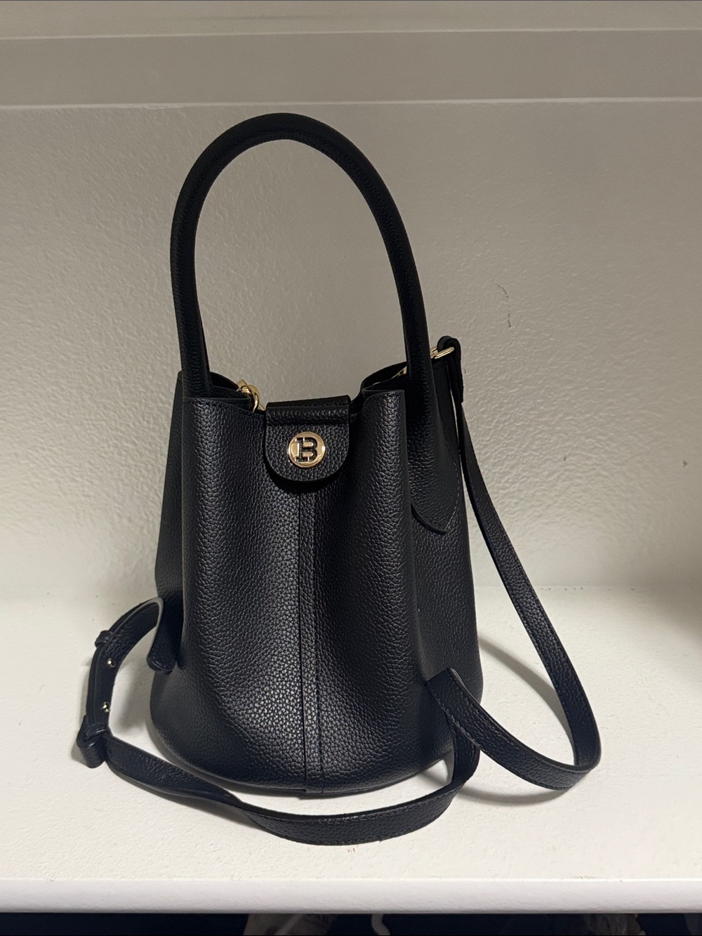 lack faux Leather bucket bag with Gold Hardware - rand